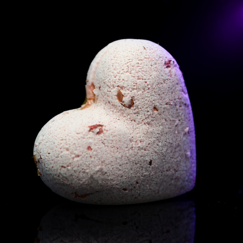 Love Heart Bath Bomb 70g - Ylang & Rose